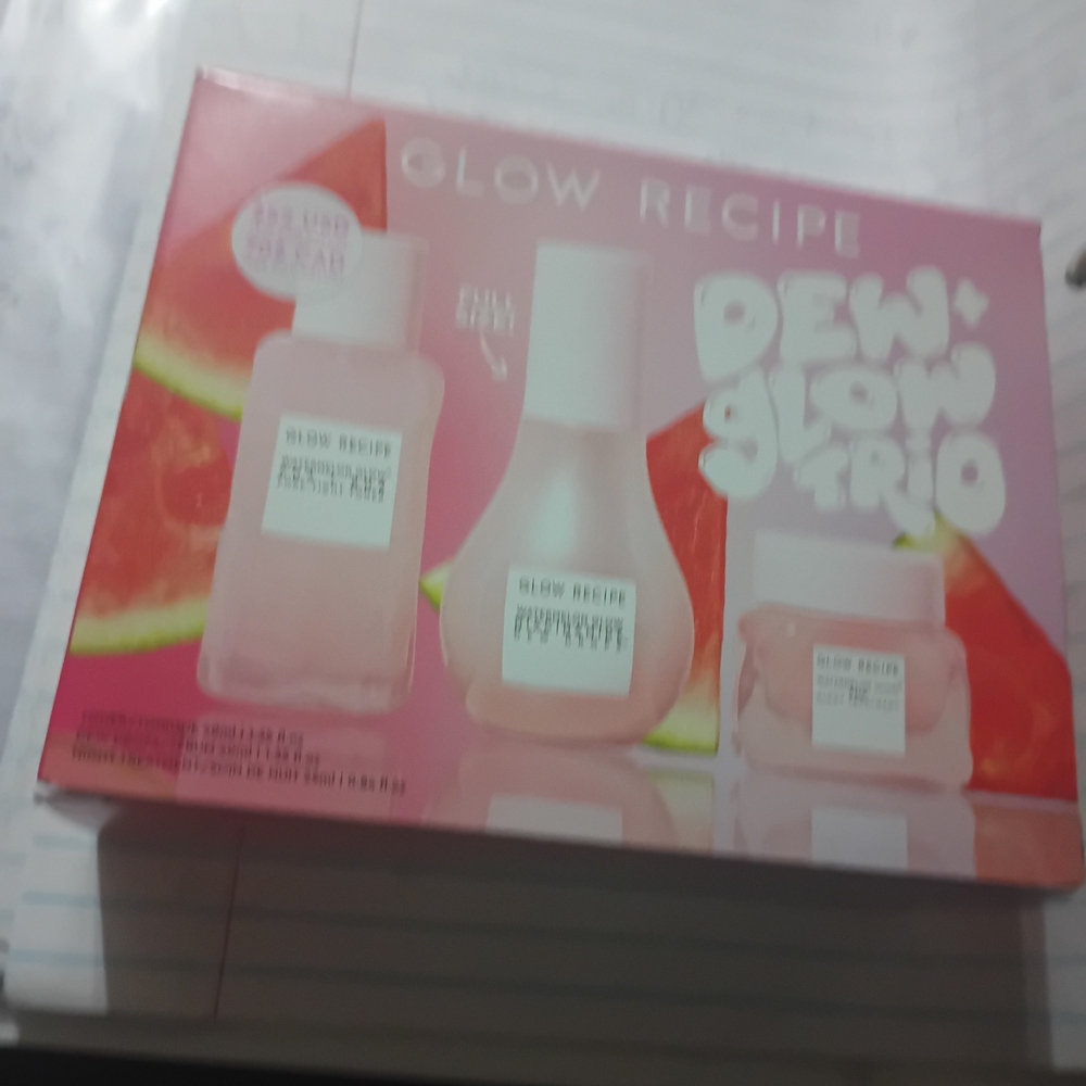 💗 Glow Recipe Dewy Glow Face Trio Set RV $72